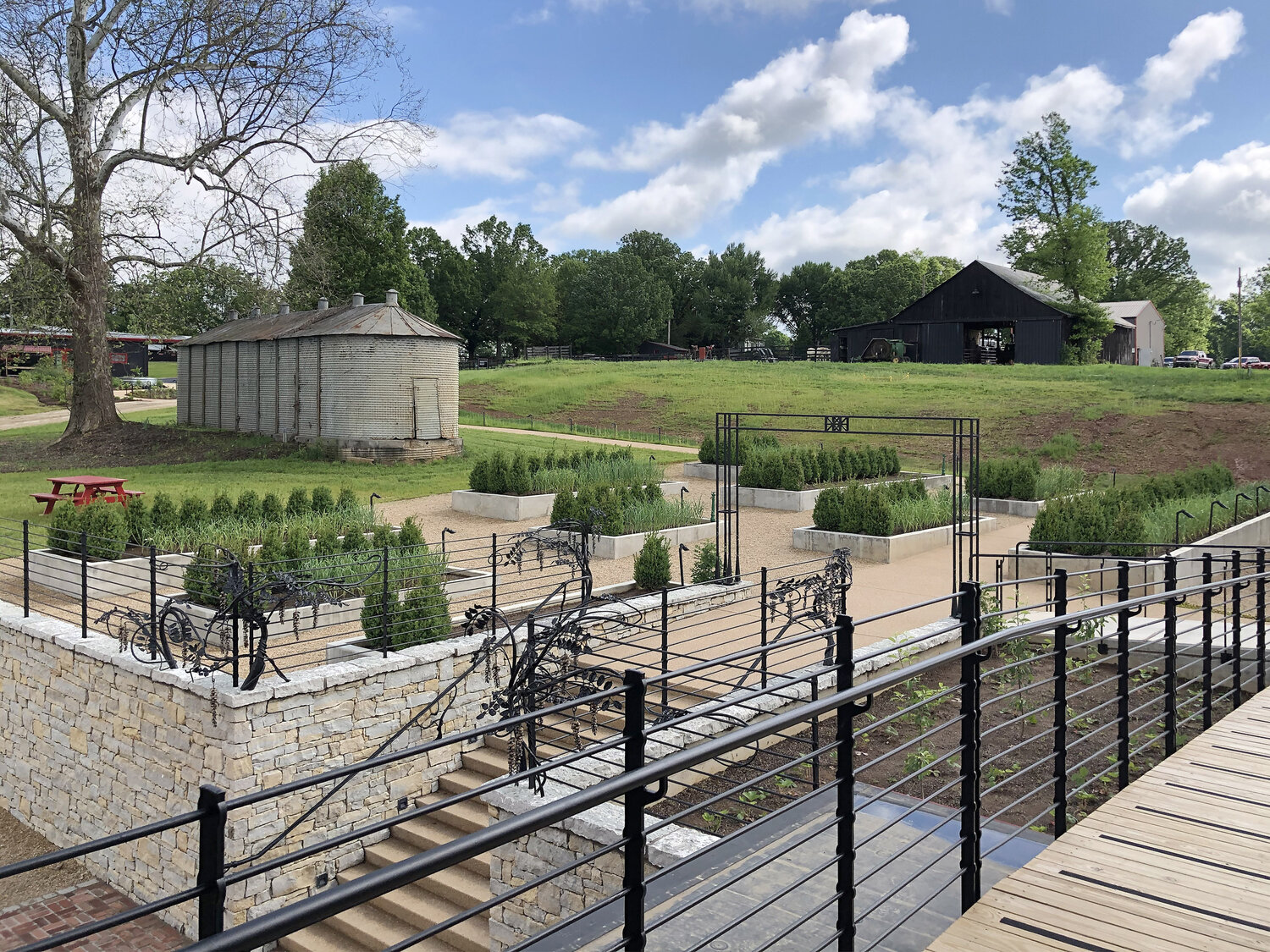 201731+HERMITAGE+BARN+8+-+EXTERIOR+RAMP+LOOKING+NE