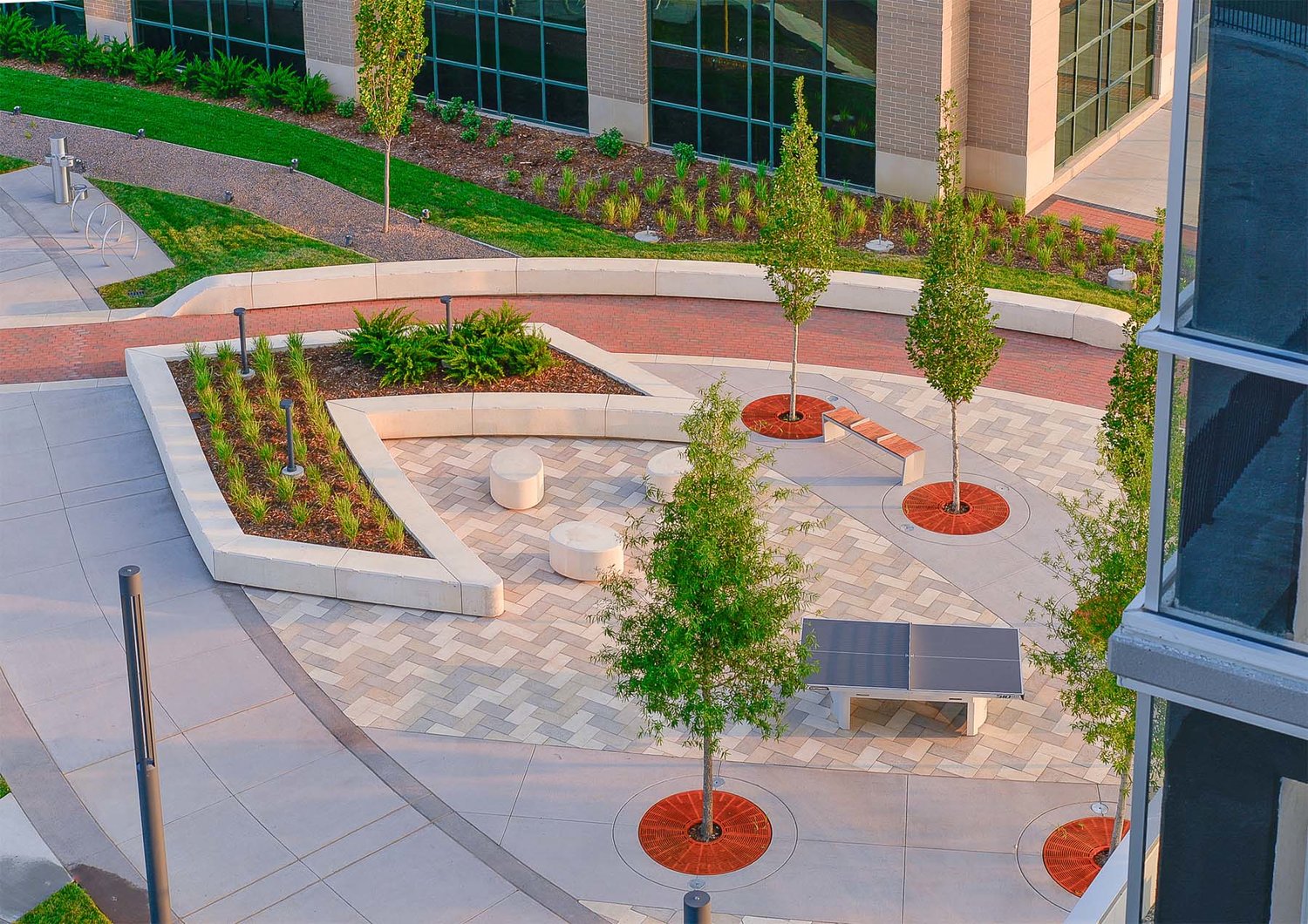 Landscape project by Kristin Booker, Booker Design Assoc.; E-Z Construction Co., Louisville, KY USA