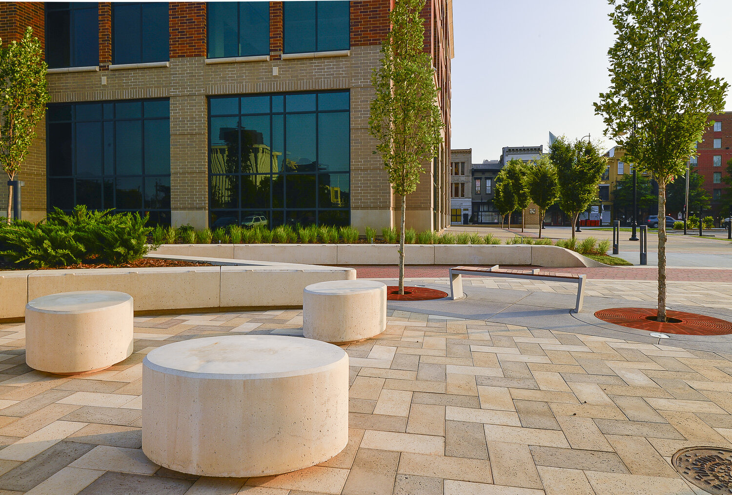 Landscape project by Kristin Booker, Booker Design Assoc.; E-Z Construction Co., Louisville, KY USA