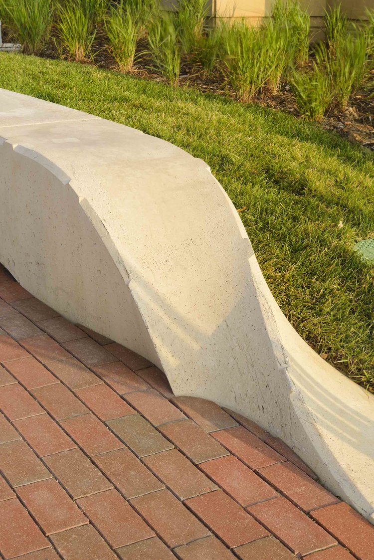 Landscape project by Kristin Booker, Booker Design Assoc.; E-Z Construction Co., Louisville, KY USA